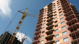 Səkkiz il əvvəl tikintisinə başlanılan bina niyə təhvil verilmir? - VİDEO 