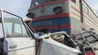 Azərbaycanda qatar "Jiquli"nin üstündən keçdi  - VİDEO