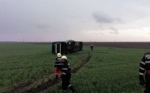 Güclü qasırğa avtobusu aşırdı: 12 yaralı - FOTO + VİDEO