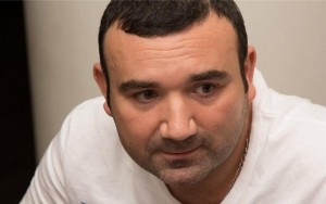 Aktyorun maşınından “8 Mart” hədiyyələri oğurlandı - VİDEO