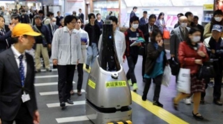 В японском аэропорту начали работать роботы-полицейские 