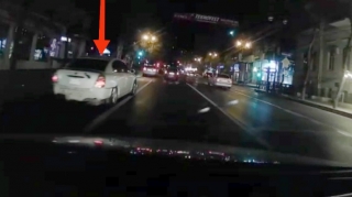  Şəhərin mərkəzində "avtoşluq" edən sürücü ağır qəzaya düşdü - ANBAAN VİDEO 