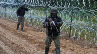 Miqrantlar sərhədə axın etdi, xəbərdarlıq atəşi açıldı 