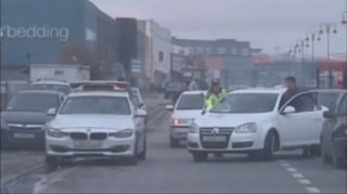 Prospektdə tıxac yarandı, yol polisi sürücülərin köməyinə gəldi   - VİDEO