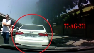 Qəza törədən sürücü yol polisi gələn kimi qaçdı  - VİDEO