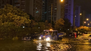 Türkiyədə FIRTINA:  İzmir su altında qaldı  - FOTO