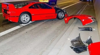 Avtosalon işçisi 3 milyon avroluq “Ferrari”ni qəzaya uğratdı - FOTO 