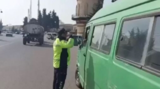 Yol polisi yararsız avtomobillərlə sərnişin daşıyanlara qarşı reydlərə başladı  - VİDEO