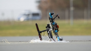 Pilotsuz uçuş aparatlarına qarşı müdafiə mərkəzi açılıb 