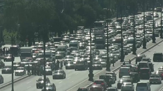 Bakıda Milli Gimnastika Arenasının qarşısında yol qəzası baş verib - FOTO