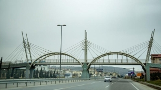 Şəhərdə piyada keçidləri tikilərkən hansı tələblər nəzərə alınmalıdır? 