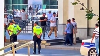 Bu ərazidə qayda pozan piyadalar yenidən cərimələnir  - Keçiddən keçin!   - VİDEO