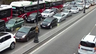 Bakının bir sıra yollarında nəqliyyatın sıxlığı müşahidə olunur 