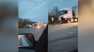 Şəmkirdə yük maşını “Niva” ilə toqquşdu: Xəsarət alanlar var   - VİDEO