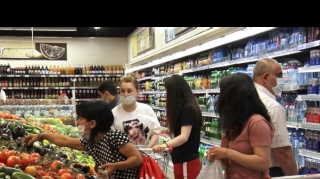 Alıcılar marketlərdə karantin qaydalarına necə riayət edir? - REPORTAJ 
