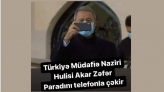 Hulisi Akar  "Zəfər paradı"nı mobil telefonla çəkdi