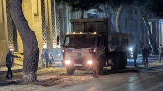 В Баку заасфальтировали лунки деревьев ради парковки: виновные наказаны - ФОТО