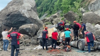 Azərbaycanlı sürücü qayaların altında qalıb öldü - Dəhşətli GÖRÜNTÜLƏR   - VİDEO