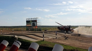 Azərbaycan tankçıları müsabiqədə hədəfləri sərrastlıqla məhv ediblər - VİDEO