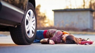 В Абшеронском районе автомобиль сбил насмерть женщину
