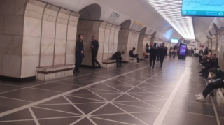 Metroda sərnişinin halı pisləşdi - AÇIQLAMA - FOTO 