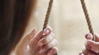 Azərbaycanda 16 yaşlı qız İNTİHAR ETDİ 