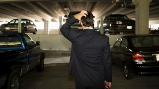 Maşını harada park elədiyini unutdu, 2 il sonra tapıldı - BAQAJDAN 40 MİN PUL ÇIXDI - VİDEO 