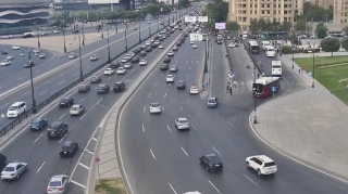 На каких улицах Баку 26 августа наблюдаются транспортные заторы? 