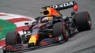 Ferstappen Niderlandda qalib gəlib zirvəyə qayıtdı