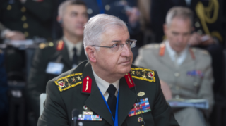 "S-400 paltaryuyan maşındır?" - Nazirdən deputata cavab 