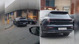 Nömrəsinə güvənən sürücü akademiyanın girişini bağladı: "Yaxşı edib dayanıram" - VİDEO