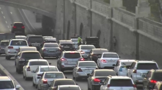 Bakıda tuneldə nasaz avtomobil yolda qaldı, tıxac yarand ı  - FOTO