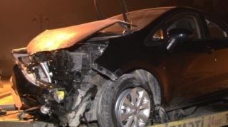 Bakıda icarəyə götürdüyü avtomobili dirəyə çırpdı, dostları yaralandı 