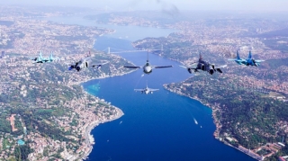 Azərbaycan və Türkiyə qırıcıları İstanbul səmasında uçuşlar keçiriblər  - FOTO