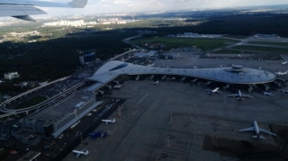 Moskvanın hava limanı yenidən bağlandı 