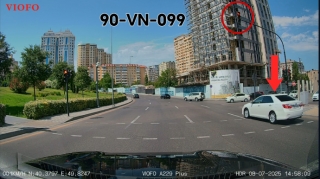 Hamı qırmızıda dayanıb gözləyir, bu sürücü isə heç kimi saymır  - VİDEO