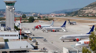 Təyyarə bomba xəbərdarlığı ilə təcili eniş edib