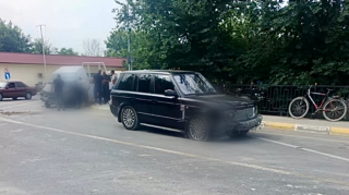 Əks yola çıxan “Range Rover” çörək daşıyan avtomobillə toqquşdu   - VİDEO