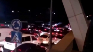 Спасающиеся от мобилизации россияне парализовали границу с Грузией  - ВИДЕО