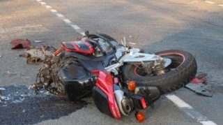 В Баку 26-летний мотоциклист врезался в ограждение