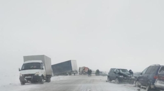 Qazaxıstanda yol qəzasında 11 avtomobil toqquşub 