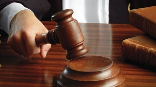 Atasını öldürməkdə təqsirləndirilən şəxsin məhkəməsi başlayıb 