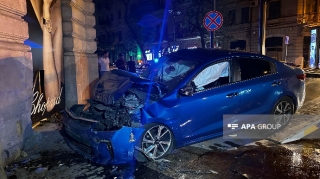 В Баку столкнулись два автомобиля: пострадали 5 человек - ФОТО