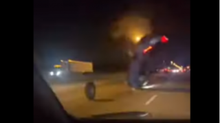 Yük maşınından çıxan təkər “Kia”nı göyə “uçurdu ”  - VİDEO