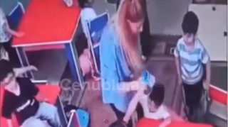 Müəllim şagirdi su qabı ilə vurdu - Araşdırma başladı - VİDEO  - YENİLƏNİB