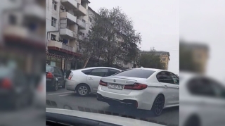 Yasamalda qayda pozan “Prius”  “BMW”yə çırpıldı  - VİDEO