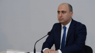 "Hər altı şagirdə bir kompüter düşəcək" - Emin Əmrullayev 