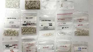 Азербайджанcкие таможенники обнаружили крупную партию бриллиантов - ФОТО