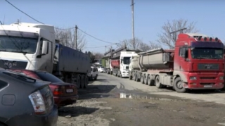 "Maşın oğurluqdur" deyib əlindən aldı, sonra yenidən özünə satdı - Bakıda qəribə dələduzluq - VİDEO 