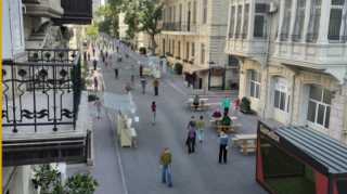 Bakının bir küçəsi avtomobillər üçün bağlanır 